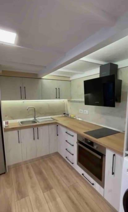 Lovely Apartment In Pogradec City With A Lake View Zewnętrze zdjęcie